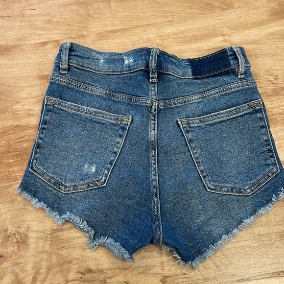 H&M Distressed Shortie Shorts 2 Cutoff High Waist raw hem - Picture 4 of 4